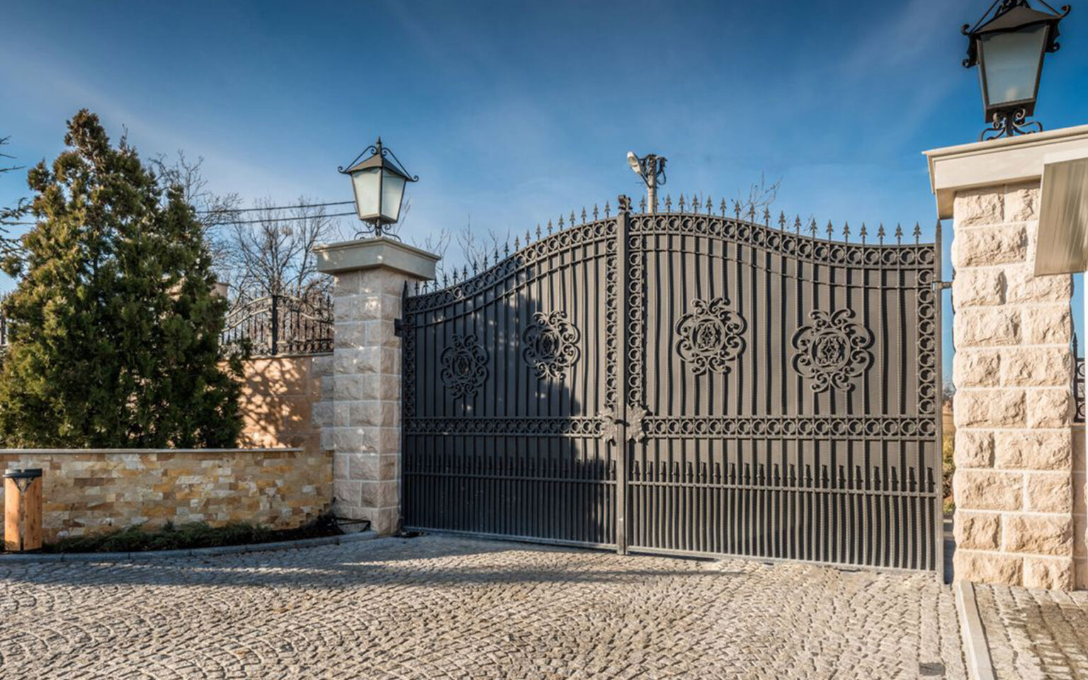 Benefits of Adding a Custom Gate to Your Home: Style, Security, and ...