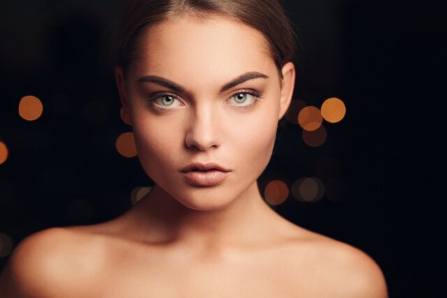 beautyful woman with beautyful eyebrow