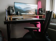 How to organize your gaming desk to keep it clean and tidy scaled